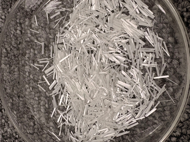 Alkali-resistant chopped fibers for plastic shrinkage crack control